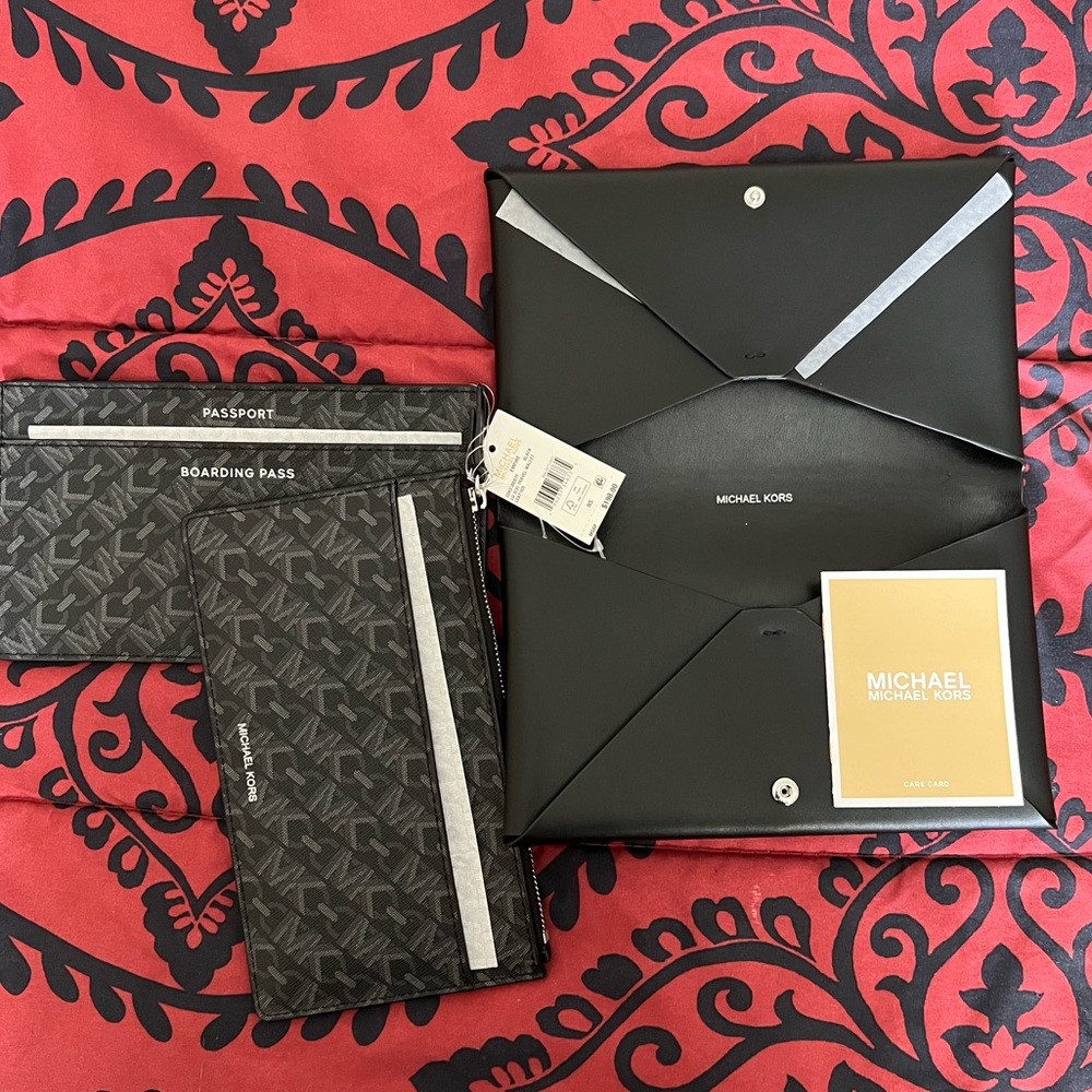 MICHAEL KORS Empire Logo Signature Silver-Tone Hardware 3-in-1 Black Wallet NWT
